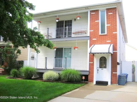 Photo of 301 Caswell Avenue, Staten Island, NY 10314 (MLS # 2402743)