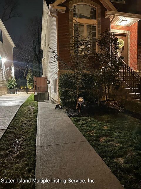 Photo of 38 Serena Court, Staten Island, NY 10309 (MLS # 1160358)