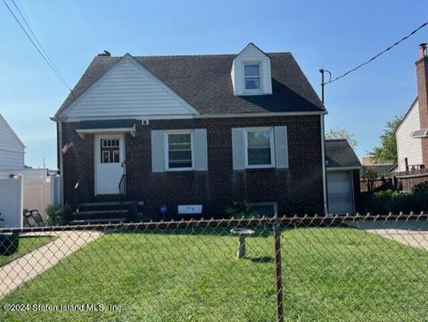 Photo of 424 Netherland Avenue, Staten Island, NY 10303 (MLS # 2602104)