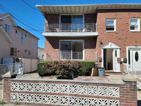 Photo of 704 Port Richmond Avenue, Staten Island, NY 10301 (MLS # 1157885)