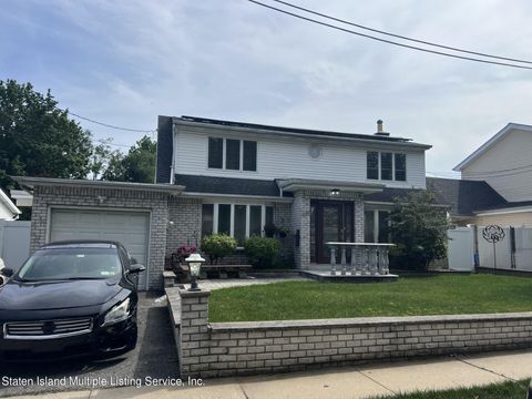 Photo of 170 Lander Avenue, Staten Island, NY 10314 (MLS # 1163526)