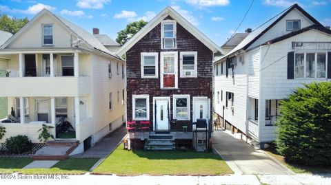 Photo of 82 Maryland Avenue, Staten Island, NY 10305 (MLS # 2404164)