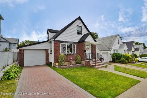 Photo of 450 Pelton Avenue, Staten Island, NY 10310 (MLS # 1162778)