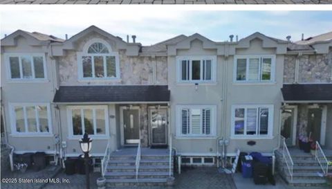 Photo of 18 Calvanico Lane, Staten Island, NY 10314 (MLS # 2506642)