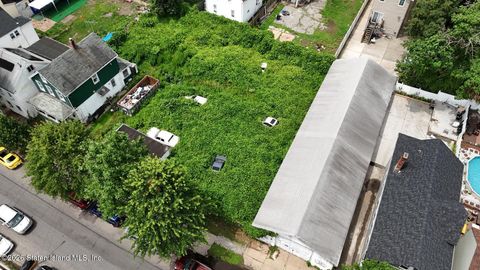 Photo of 236 Gordon Street, Staten Island, NY 10304 (MLS # 2600167)