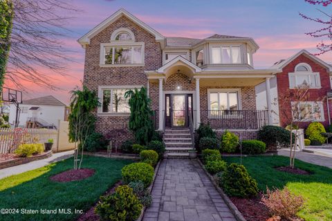 Photo of 16 Tenafly Place, Staten Island, NY 10312 (MLS # 2402110)