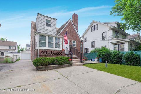 Photo of 191 Bache Avenue, Staten Island, NY 10306 (MLS # 2404355)