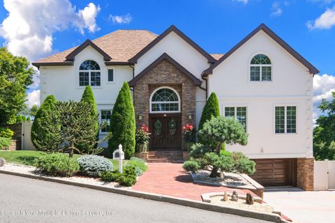 Photo of 91 Ridge Avenue, Staten Island, NY 10304 (MLS # 1164550)