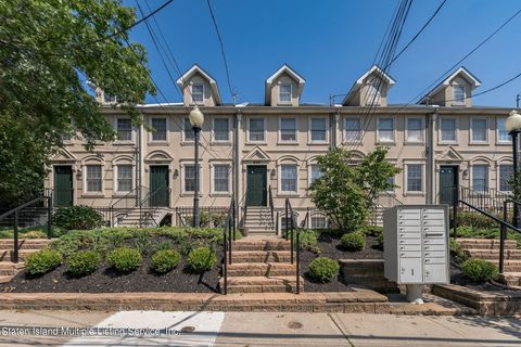 Photo of 639 Tompkins Avenue, Staten Island, NY 10305 (MLS # 1157516)