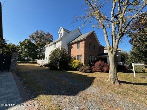 Photo of 24 Sprague Avenue, Staten Island, NY 10307 (MLS # 1160668)