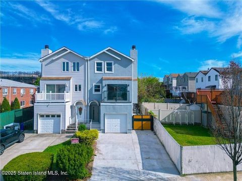 Photo of 49 Gadsen Place, Staten Island, NY 10314 (MLS # 2505660)