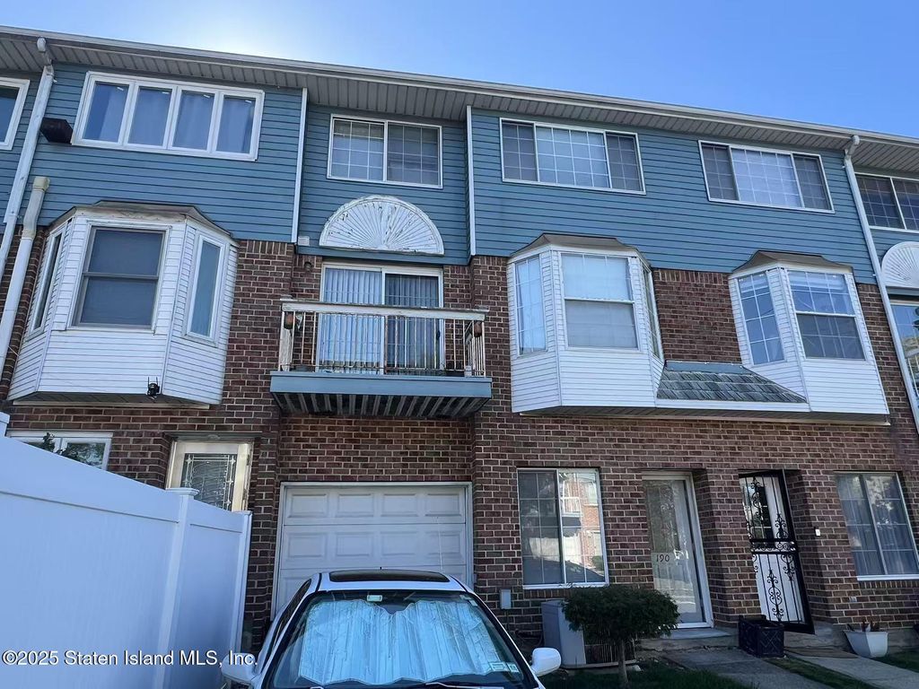 Photo of 190 Monahan Avenue, Staten Island, NY 10314 (MLS # 2506041)