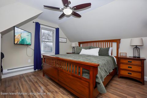 Photo of 52 Lander Avenue, Staten Island, NY 10314 (MLS # 1160667)