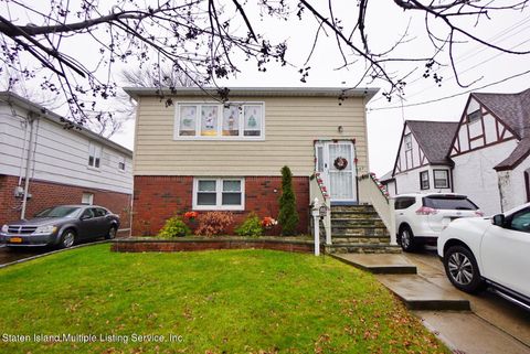 Photo of 382 Clarke Avenue, Staten Island, NY 10306 (MLS # 1159264)