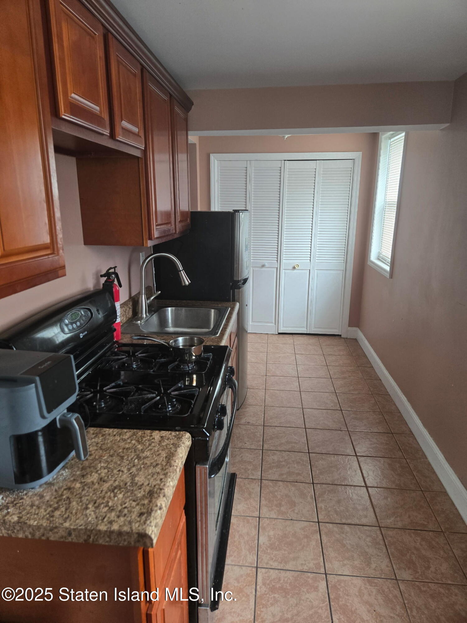 27 Tompkins Circle, Staten Island, New York image 14