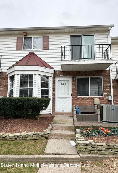 Photo of 1722 Forest Hill Road, Staten Island, NY 10314 (MLS # 1165573)