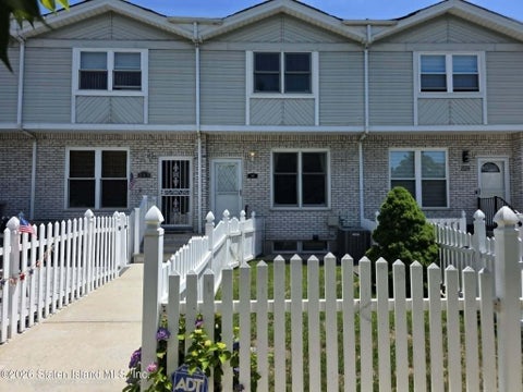 Photo of 257 Loretto Street, Staten Island, NY 10307 (MLS # 2603307)
