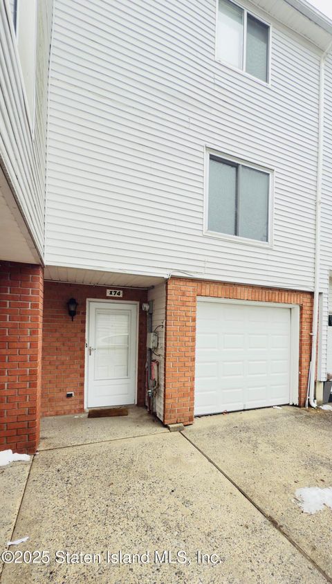 Photo of 174 Emily Lane, Staten Island, NY 10312 (MLS # 2500870)