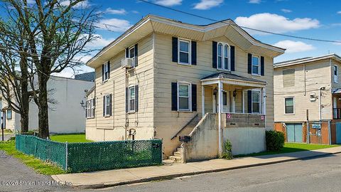 Photo of 2366 Arthur Kill Road, Staten Island, NY 10309 (MLS # 2600128)