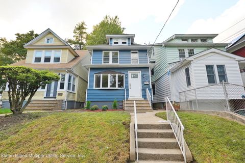 Photo of 410 Heberton Avenue, Staten Island, NY 10302 (MLS # 1164324)