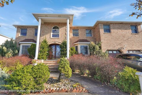 Photo of 433 Holdridge Avenue, Staten Island, NY 10312 (MLS # 1165696)