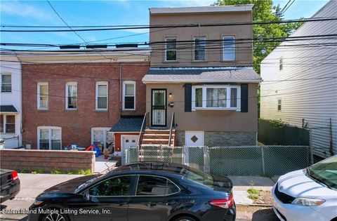 Photo of 23 Steuben Street, Staten Island, NY 10304 (MLS # 1162033)