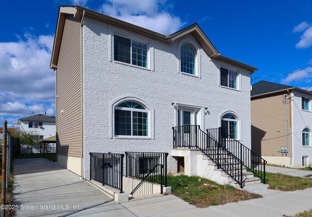 Photo of 12 Simonson Avenue, Staten Island, NY 10303 (MLS # 2506549)