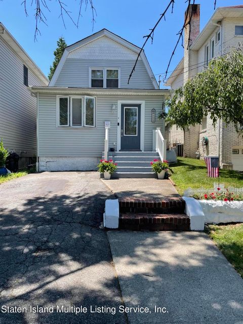 Photo of 600 Yetman Avenue, Staten Island, NY 10307 (MLS # 1156125)