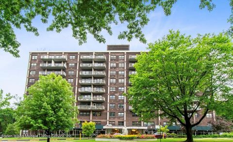 Photo of 1100 Clove Road #10f, Staten Island, NY 10301 (MLS # 1161761)