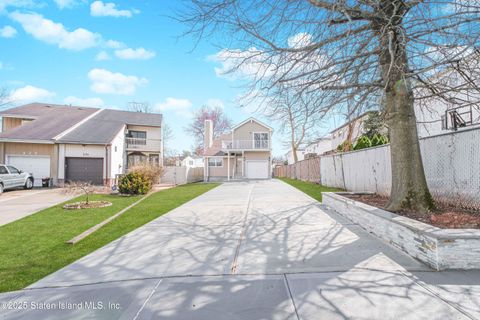 Photo of 135 Mc Arthur Avenue, Staten Island, NY 10312 (MLS # 2501777)