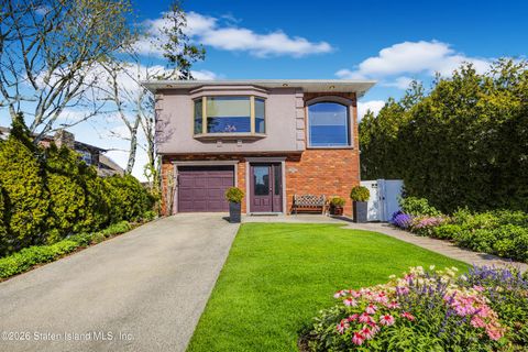 Photo of 569 Jefferson Boulevard, Staten Island, NY 10312 (MLS # 2600877)