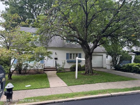 Photo of 106 Highland Avenue, Staten Island, NY 10301 (MLS # 2500804)