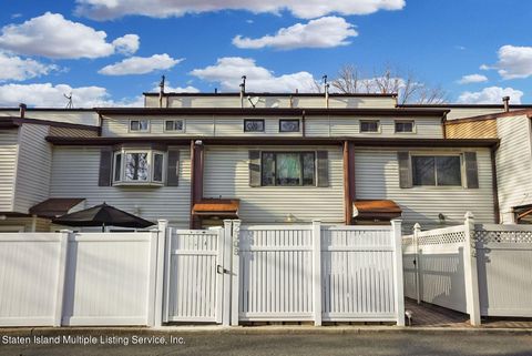Photo of 2008 Arthur Kill Road, Staten Island, NY 10312 (MLS # 1161114)