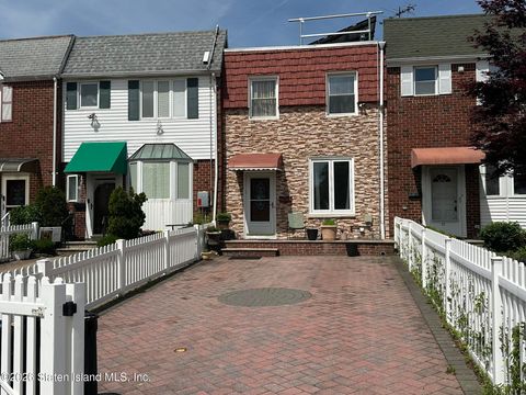 Photo of 315 Hillman Avenue, Staten Island, NY 10314 (MLS # 2603002)