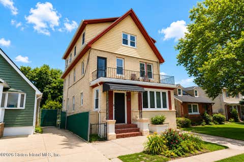Photo of 112 Laconia Avenue, Staten Island, NY 10305 (MLS # 2603967)