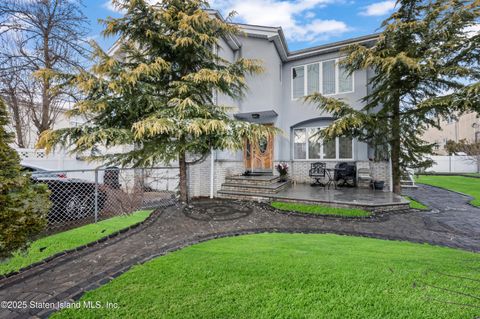 Photo of 3 Nostrand Avenue, Staten Island, NY 10314 (MLS # 2500924)