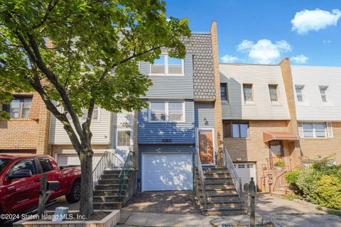 Photo of 24 Ashton Drive, Staten Island, NY 10312 (MLS # 2404980)