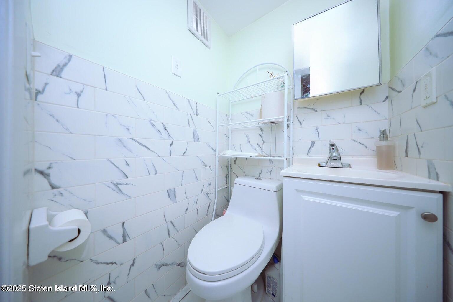 105 Beach Street, Staten Island, New York image 9