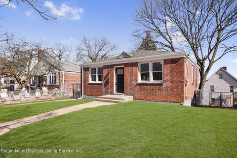 Photo of 53 Park Hill Court, Staten Island, NY 10304 (MLS # 1160634)