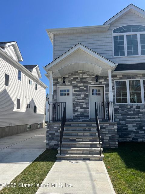Photo of 441 Clove Road #2nd Floor, Staten Island, NY 10310 (MLS # 2501886)