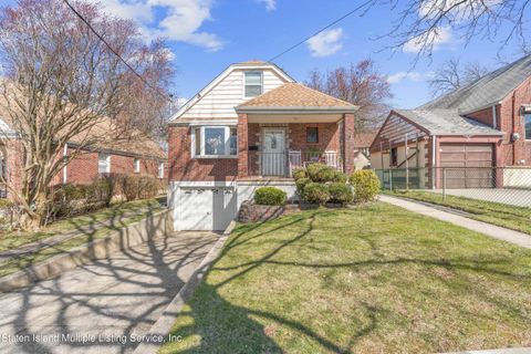 Photo of 109 Governor Road, Staten Island, NY 10314 (MLS # 1161043)
