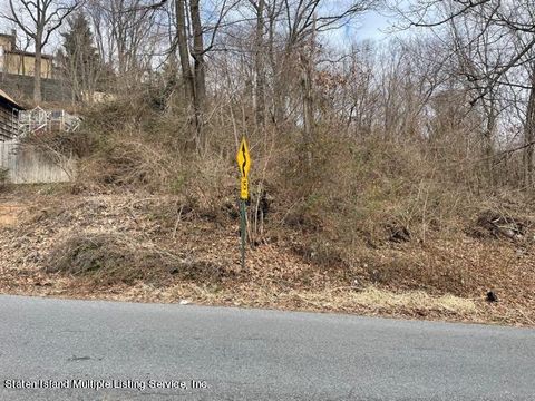 Photo of 177 Hillside Avenue, Staten Island, NY 10304 (MLS # 1143358)