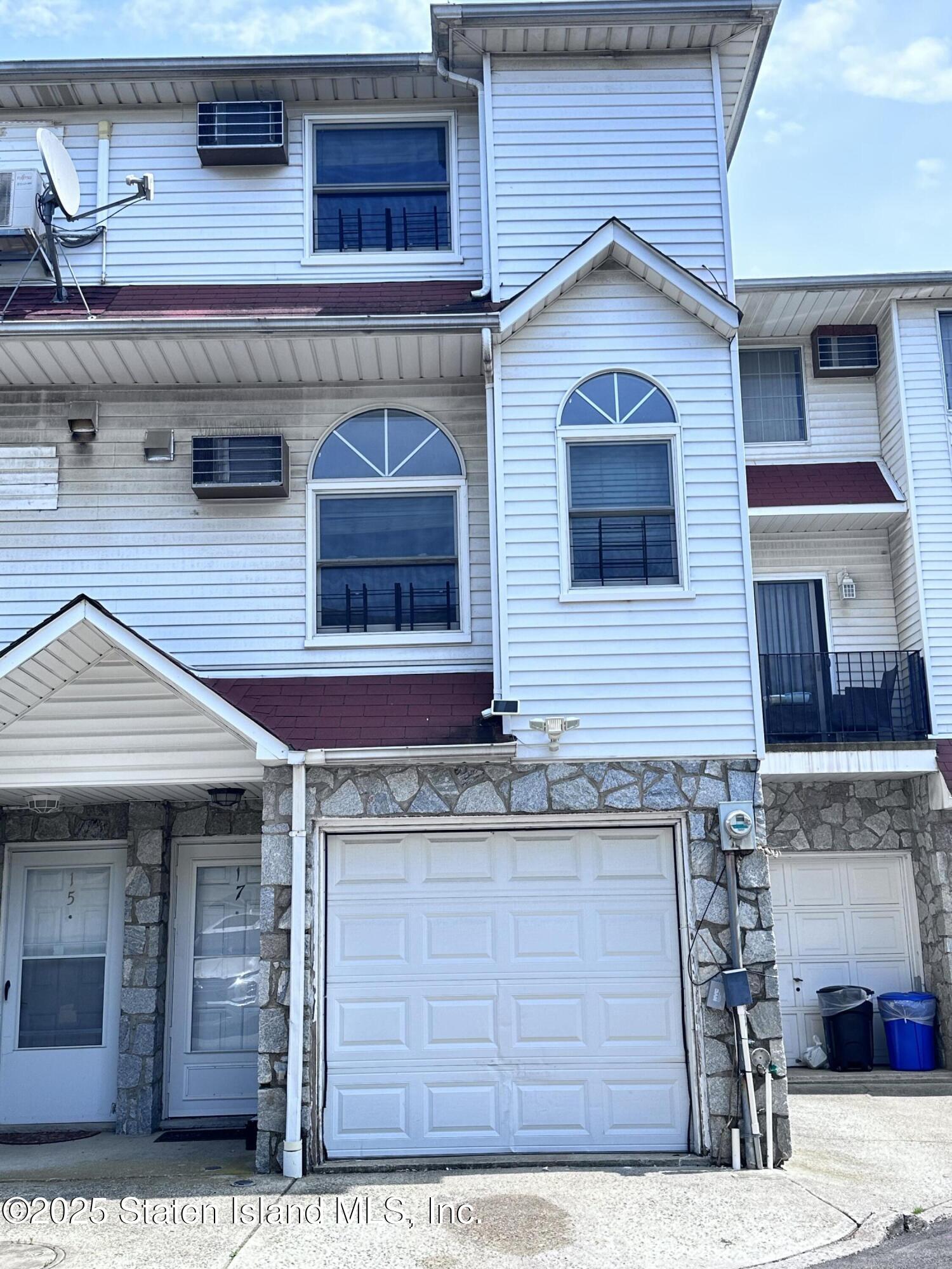 17 Temple Court, Staten Island, New York image 1