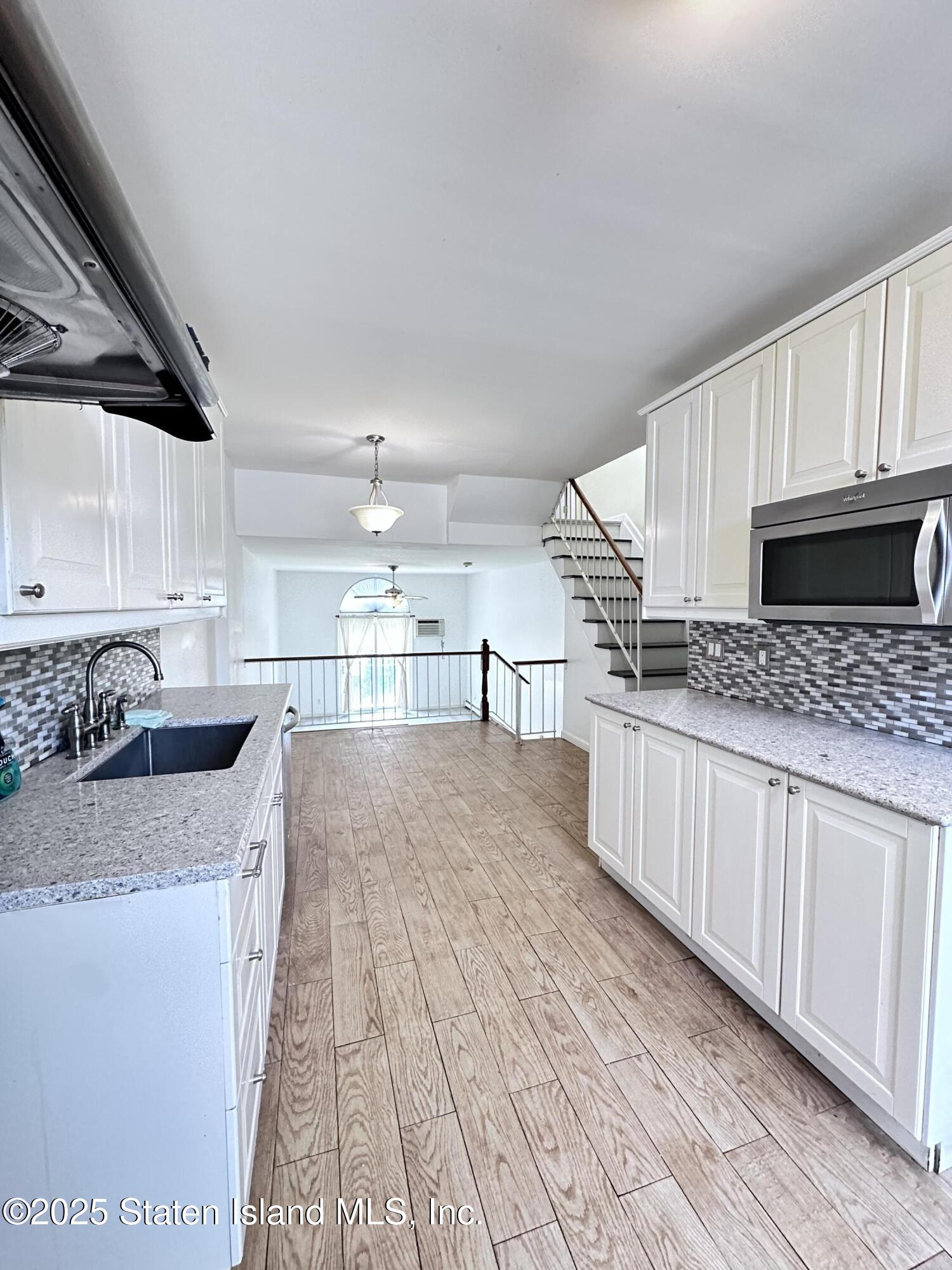 17 Temple Court, Staten Island, New York image 6