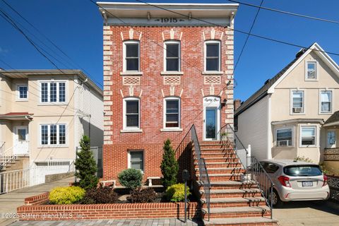 Photo of 81 Sumner Avenue, Staten Island, NY 10314 (MLS # 2502008)