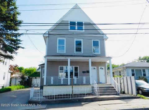 Photo of 118 Seaview Avenue, Staten Island, NY 10304 (MLS # 2500112)