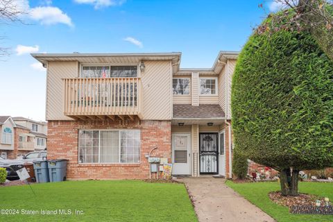 Photo of 10 Heaney Avenue, Staten Island, NY 10303 (MLS # 2406942)