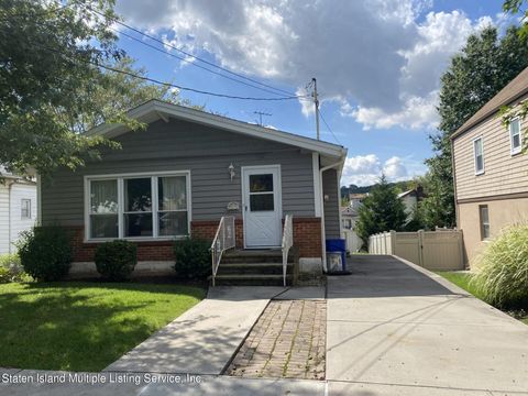 Photo of 104 Seneca Avenue, Staten Island, NY 10301 (MLS # 1164341)