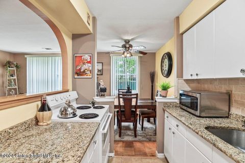 Photo of 894 Armstrong Avenue, Staten Island, NY 10308 (MLS # 2403830)