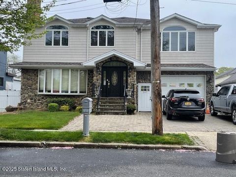 Photo of 267 Lamport Boulevard, Staten Island, NY 10305 (MLS # 2500794)